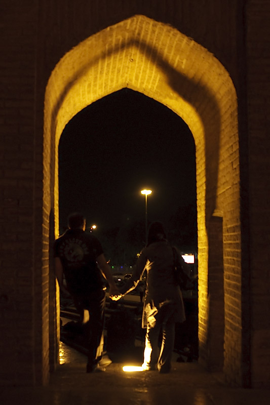 Ночной Исфахан. На мосту