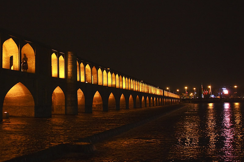 Ночной Исфахан. 33 Pol Bridge